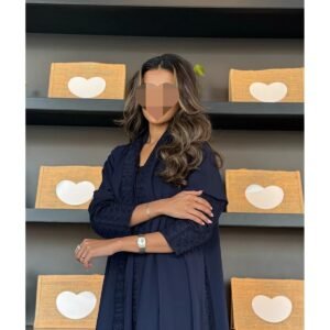 TREADY عباية كريب بحرية مع كشكشة زرقاء داكنة