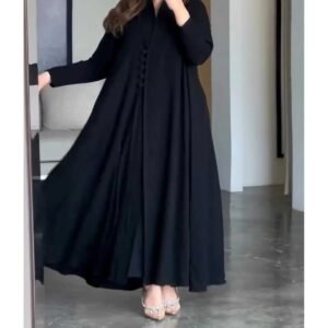 Korean عباية رسمية وانيقة وبتفاصيل كسره من الأمام وعلى الأكمام عمليه ومرتبة نص كلوش